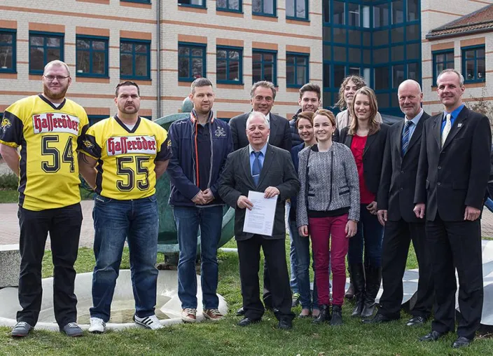 Stadtwerkestiftung fördert Zusammenarbeit zwischen Hochschule Harz und Mountain Tigers Bild: Stadtwerkestiftung fördert Zusammenarbeit zwischen Hochschule Harz und Mountain Tigers