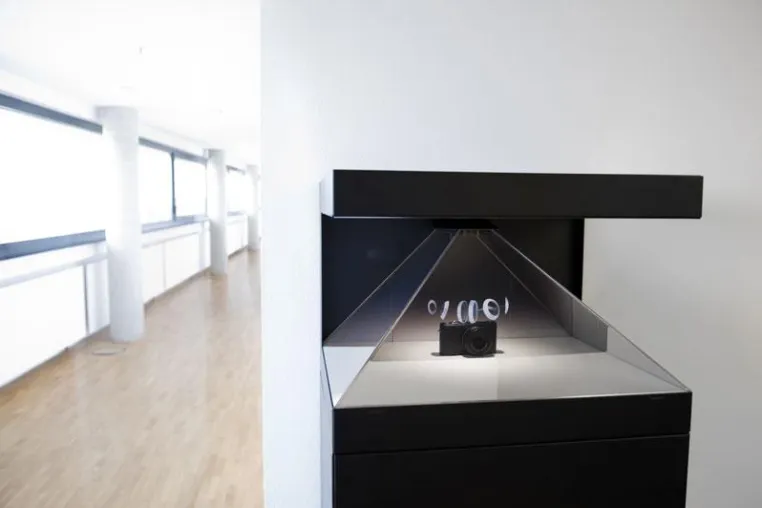 Bild: Outstanding Solutions stellt Holo-Display im Kompaktformat vor