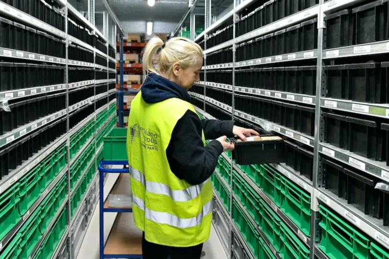Modulare Lagerung mit einem Euronorm-Kunststoffbehälter-Baukastensystem Bild: Modulare Lagerung mit einem Euronorm-Kunststoffbehälter-Baukastensystem