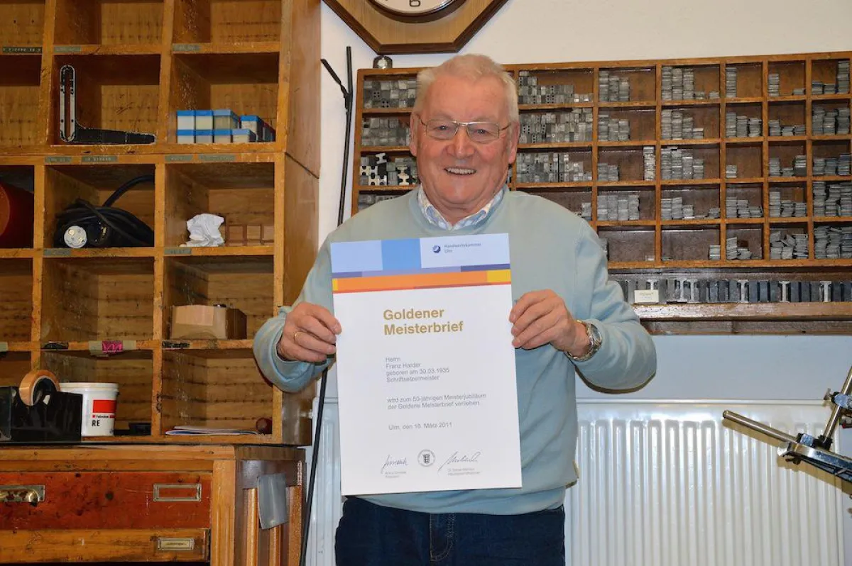 Franz Harder, Gründer der Druckerei Harder in Weingarten. Selbst nach 50 Jahren brennt er für seinen