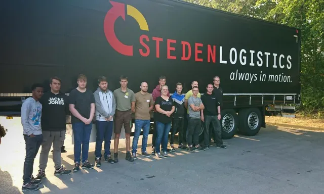 Bild: Steden heißt zwölf angehende Berufskraftfahrer willkommen