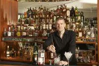 Bild: German Bartender School:  Hier lernen (angehende) Barkeeper von echten Profis