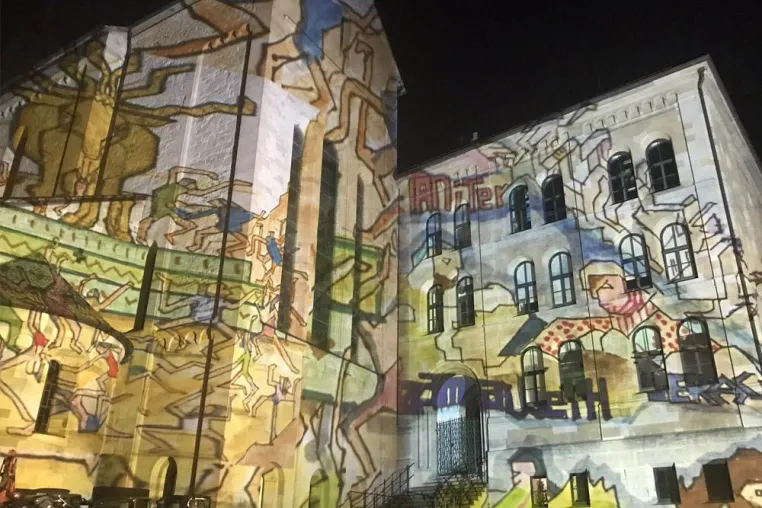 Grosses Finale im Grossmünster: Sängerknaben und einzigartige Bibel Lichtshow stimmen auf Adventszeit ein Bild: Grosses Finale im Grossmünster: Sängerknaben und einzigartige Bibel Lichtshow stimmen auf Adventszeit ein