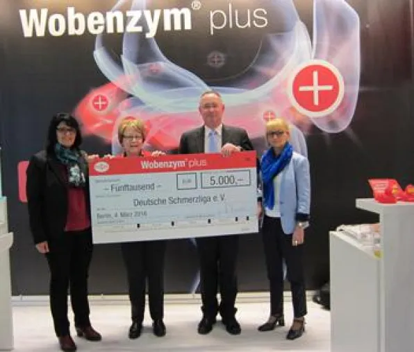 Entenaktion startet mit großem Erfolg MUCOS Pharma spendet 5.000 Euro an Deutsche Schmerzliga e.V. Bild: Entenaktion startet mit großem Erfolg MUCOS Pharma spendet 5.000 Euro an Deutsche Schmerzliga e.V.