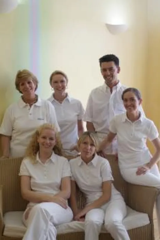 Dr. Kotzor mit Mitarbeitern seines Teams