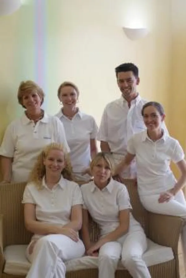 Dr. Kotzor mit Mitarbeitern seines Teams