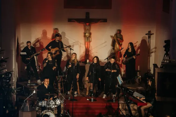 Benefizkonzert der Glücksklinger am 06.12. – Musik, die Hoffnung schafft Bild: Benefizkonzert der Glücksklinger am 06.12. – Musik, die Hoffnung schafft