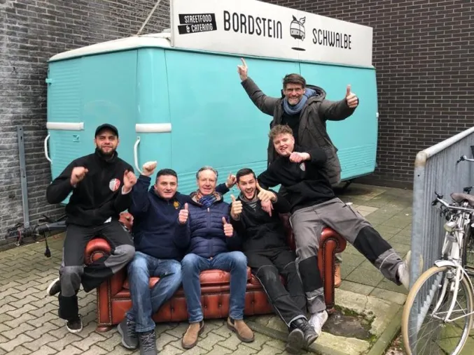 Bild: Parkhausparty für Nachbarn und Freunde