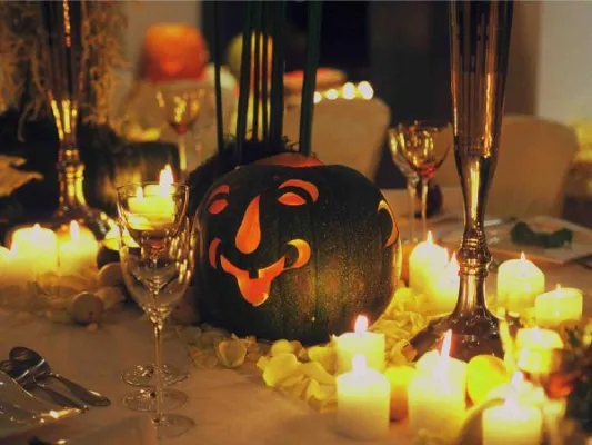 Bild: *** Leuchtende Kürbis-Dekorationen mit Kerzen für Halloween ***