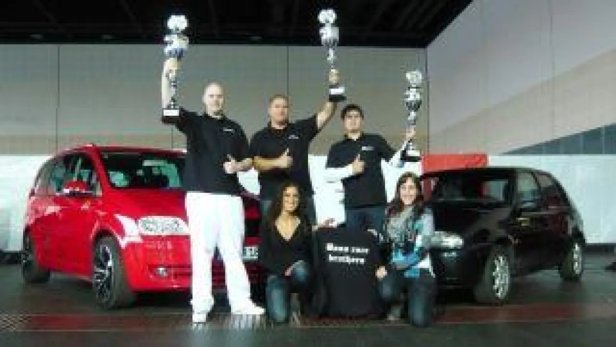 Bass Race Brothers/team ETON in Siegerpose