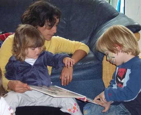 Bild: Problem beim Krippenausbau - zu wenig qualifizierte Erzieherinnen und Erzieher