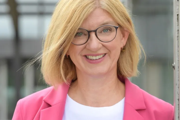 Michaela María Bahlmann eröffnet eigene Kanzlei in Hameln Bild: Michaela María Bahlmann eröffnet eigene Kanzlei in Hameln