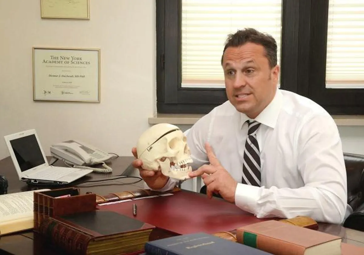 Dietmar Daichendt, Allgemeinarzt und Professor für Osteopathie