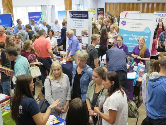 Bild: Auf und davon ins Ausland: JuBi-Messe in Düsseldorf stellt Austauschprogramme vor