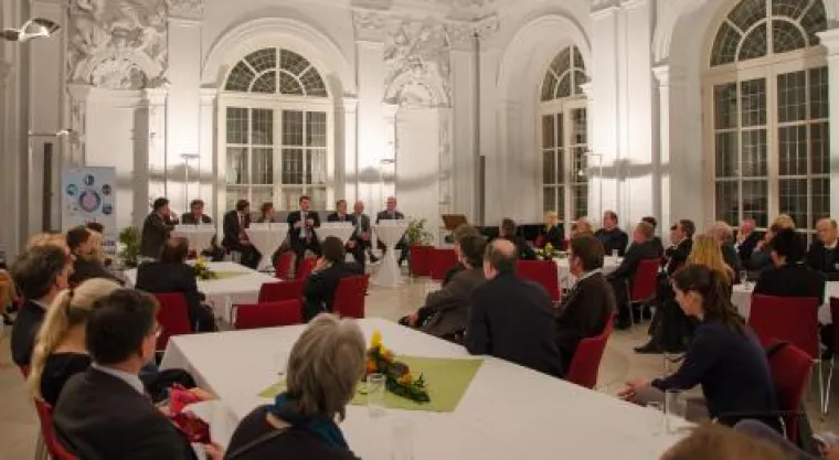 Die Podiumsdiskussion zum 3. Bayerischen Tag der Telemedizin Bild: Die Podiumsdiskussion zum 3. Bayerischen Tag der Telemedizin