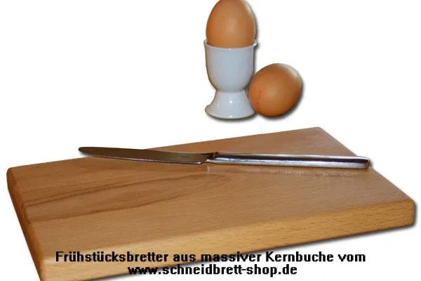Bild: Frühstücksbrett vom Schneidbrett-Shop: gemütlich frühstücken mit leckeren Brötchen, Marmelade, Käse, Obst