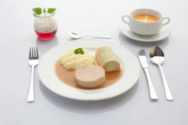 Bild: Gesunder Appetit – auch im hohen Alter. Cura schafft neue Konzepte für den Umgang mit Schluckbeschwerden
