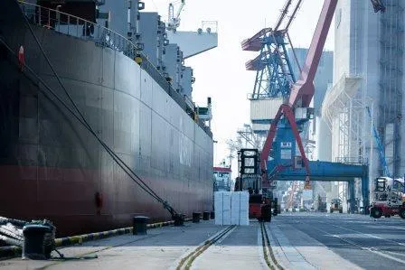 Bild: Rund zehn Millionen Euro für den Seehafen Brake