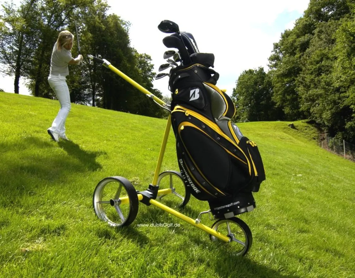 dublisGolf: Schwingenheuer TN-1 Golfcaddy, hier in gelb, standfest auch in extremen Hanglagen bis zu 15% Steigung
