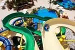 Bild: Bei Centara Hotels & Resorts sind Kinder in ihrem Element Familienurlaub mit Wasserrutschen Spaß