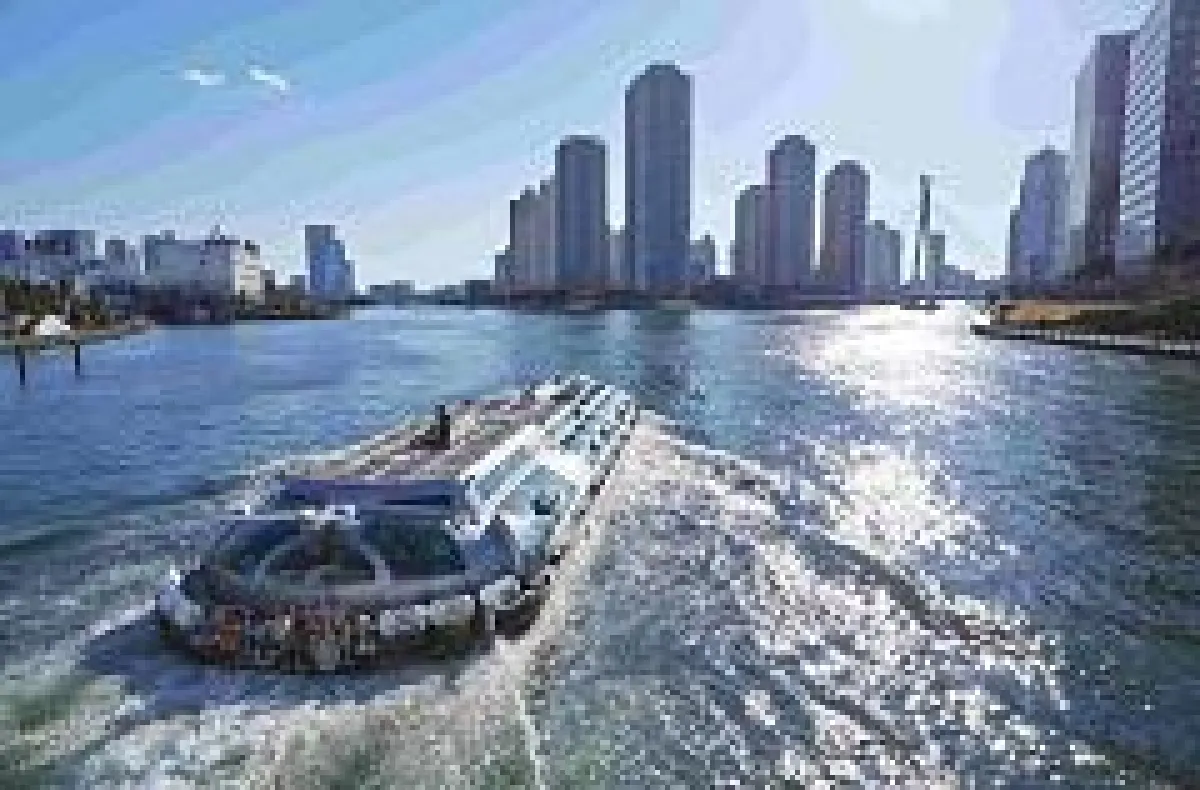 Eidabashi Suijobus (c) Tokyo Convention & Visitors Bureau