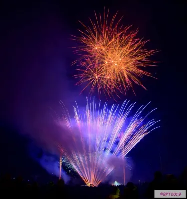 Bild: Bartenbacher Feuerwerk: Im kleinen Bartenbach knallt es jährlich weltweit als erstes!