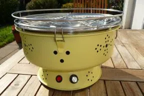 Bild: Sicherer Holzkohlegrill mit integriertem Ventilator