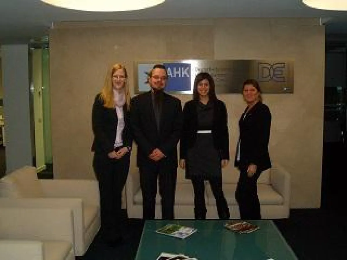 Veronika Prüll u. Marcel Radke (v.links) besuchten die Deutsch-Italienische Handelskammer in Mailand