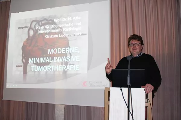 Bild: Mit winzigen Sonden und Kathetern gegen Tumore