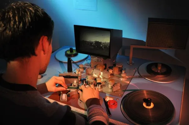 Neue Technik zur Bewahrung historischer Firmenfilme Bild: Neue Technik zur Bewahrung historischer Firmenfilme