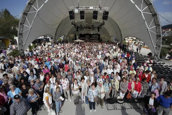 Rund 1.500 Ehrenamtliche aus ganz Baden-Württemberg mit der ErlebnisBusReise auf der Landesgartenschau Nagold Bild: Rund 1.500 Ehrenamtliche aus ganz Baden-Württemberg mit der ErlebnisBusReise auf der Landesgartenschau Nagold