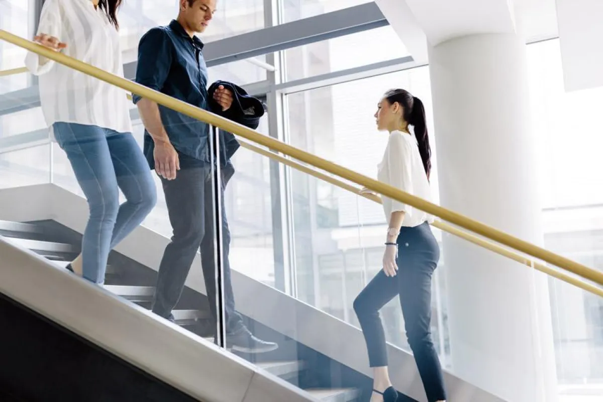 Bewegung nach dem Essen gegen Müdigkeit | Foto: nd3000 - fotolia