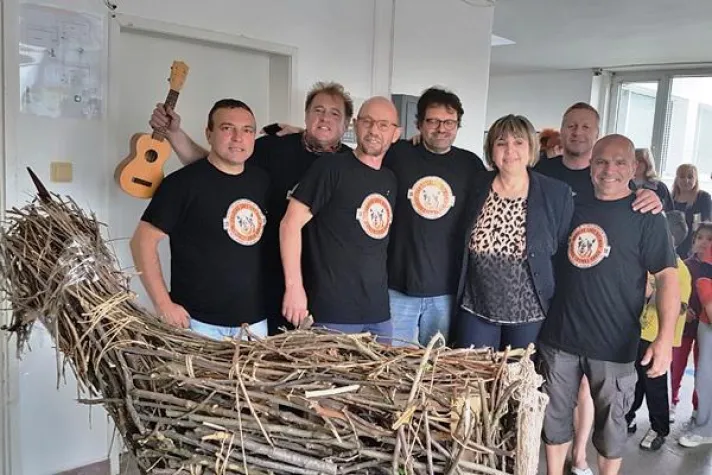 Rallyefahrer besuchten bulgarische Kinder Bild: Rallyefahrer besuchten bulgarische Kinder