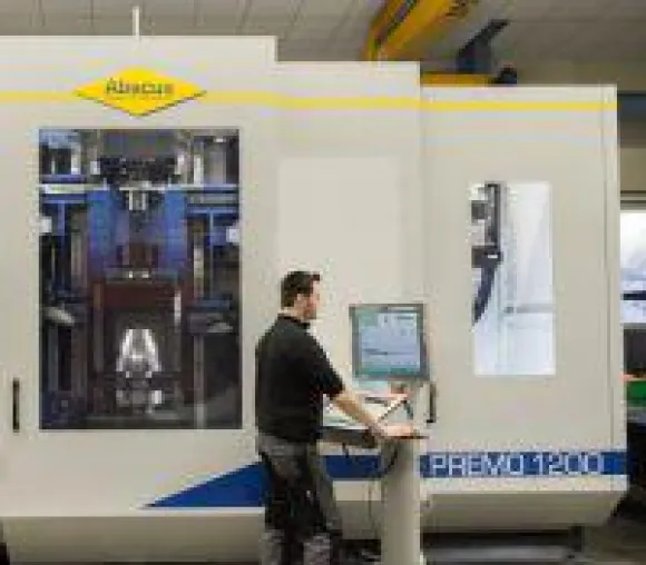 16 Achsen für höchste Präzision: Technologieführer Abacus perfektioniert das Drücken mit zwei Hauptrevolvern Bild: 16 Achsen für höchste Präzision: Technologieführer Abacus perfektioniert das Drücken mit zwei Hauptrevolvern