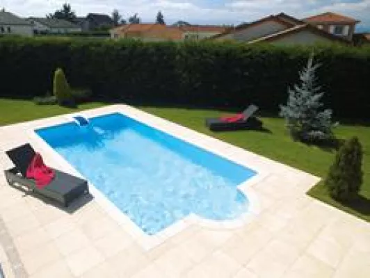Bild: Ein Swimmingpool für Ostafrika