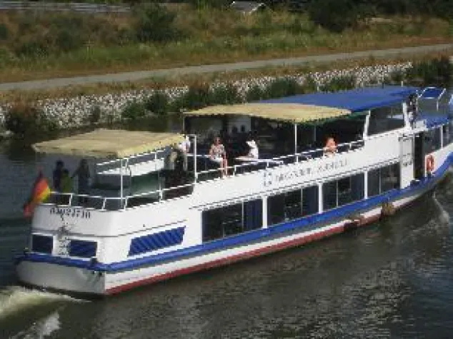 Lust auf Schiff? Herbsterwachen und Winterzauber mit Blick vom 'Haldenslebener Roland' Bild: Lust auf Schiff? Herbsterwachen und Winterzauber mit Blick vom 'Haldenslebener Roland'