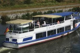 Lust auf Schiff? Herbsterwachen und Winterzauber mit Blick vom 'Haldenslebener Roland' Bild: Lust auf Schiff? Herbsterwachen und Winterzauber mit Blick vom 'Haldenslebener Roland'