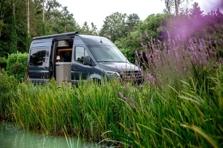 Bild: Innova Roadtrip 595L Camper: Luxuriöse Yacht-Qualität auf Mercedes-Benz Sprinter Basis