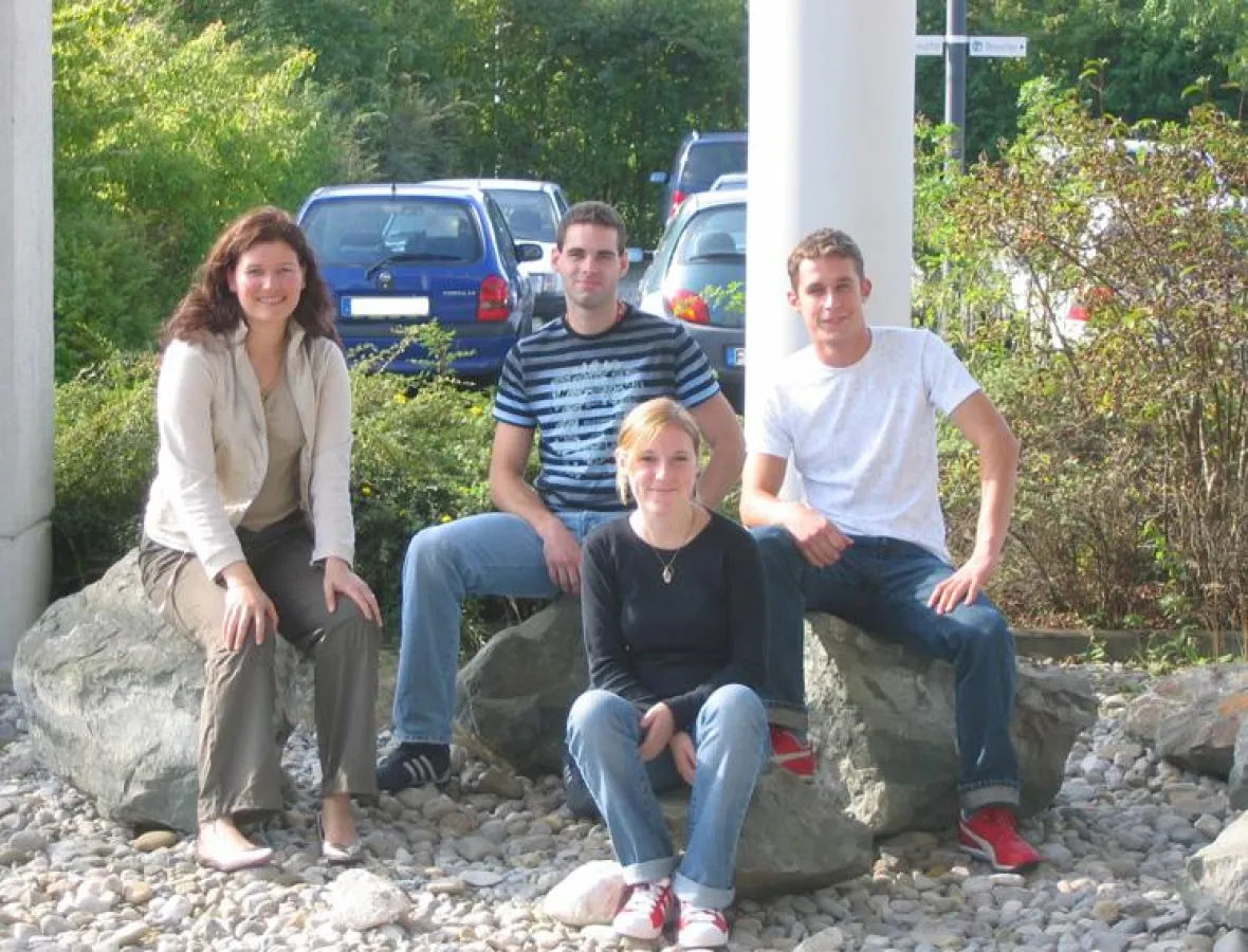 V.l.n.r.:Die neuen Lehrlinge der CIM GmbH: Ausbildungsleiterin Sandra Hartl, Thomas Schulte-Bahrenberg, Veronika Hillreiner und Matthias Bienert