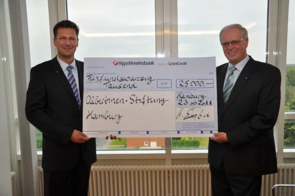 Bild: HypoVereinsbank spendet 25.000 EUR für die Albertinen-Stiftung