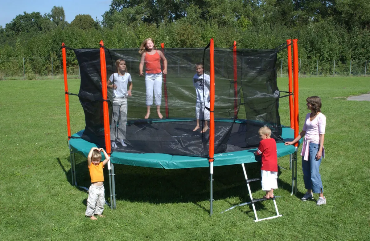 Fitness mit Spaßcharakter: Trampolinspringen ideal für jedes Alter!