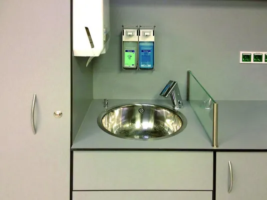 Bild: Sensorarmaturen im Klinikum Idar-Oberstein