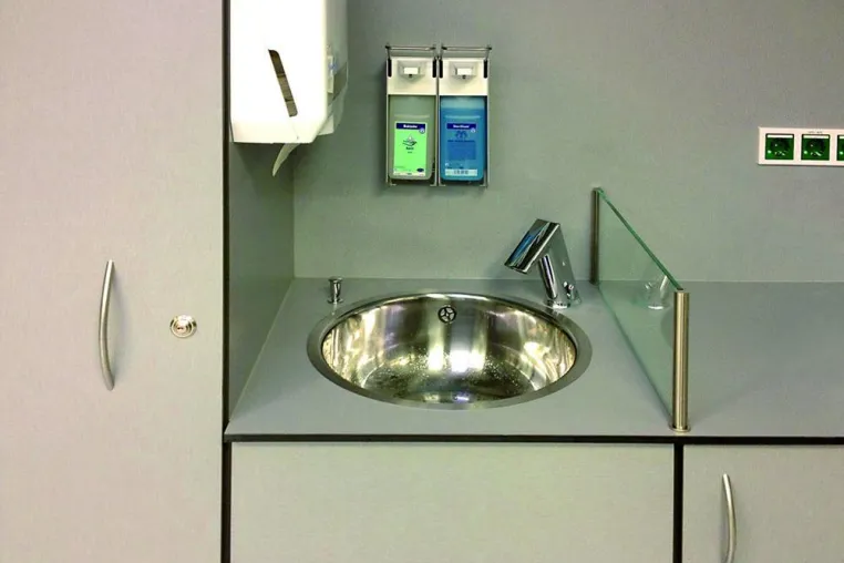 Bild: Sensorarmaturen im Klinikum Idar-Oberstein