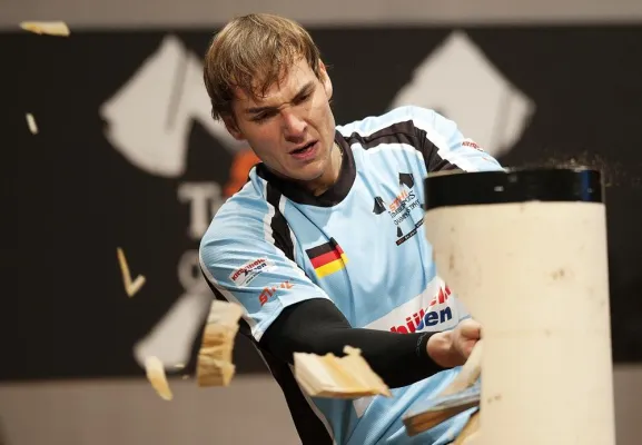 Bild: Robert Ebner mit starkem vierten Platz bei der STIHL® TIMBERSPORTS® Champions Trophy