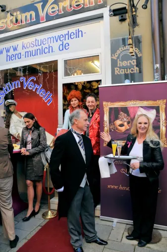 Einladung zur unvergesslichen Führung durch Heras Kostümverleih Bild: Einladung zur unvergesslichen Führung durch Heras Kostümverleih