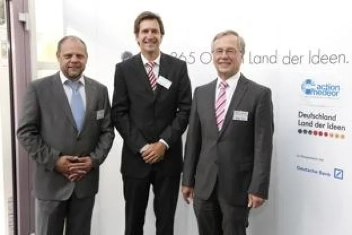 Bild: Für die gute Sache - Münchner Logistikexperten optimieren das Medikamentenlager der action medeor