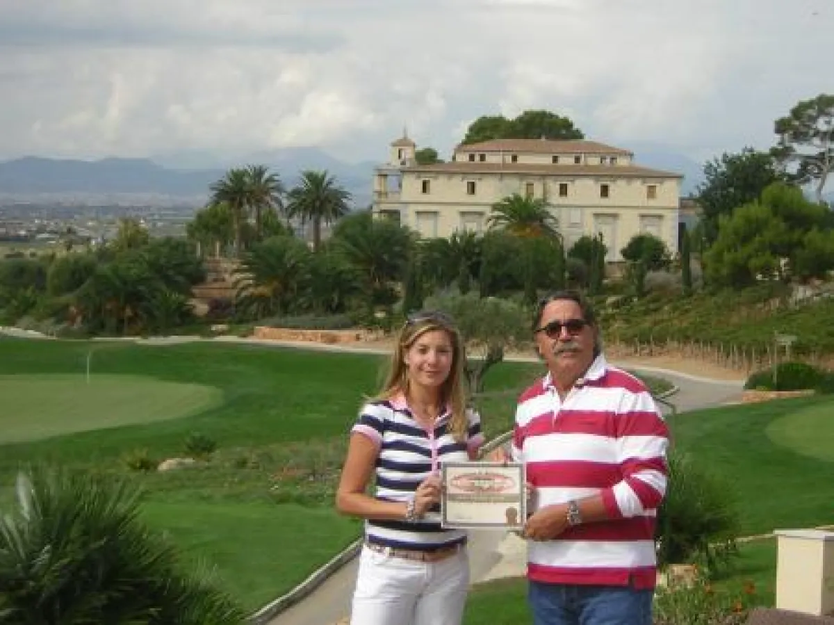 Mrs. President Sabine Pamer and Mr. Elmar Schreiber with the certificate
