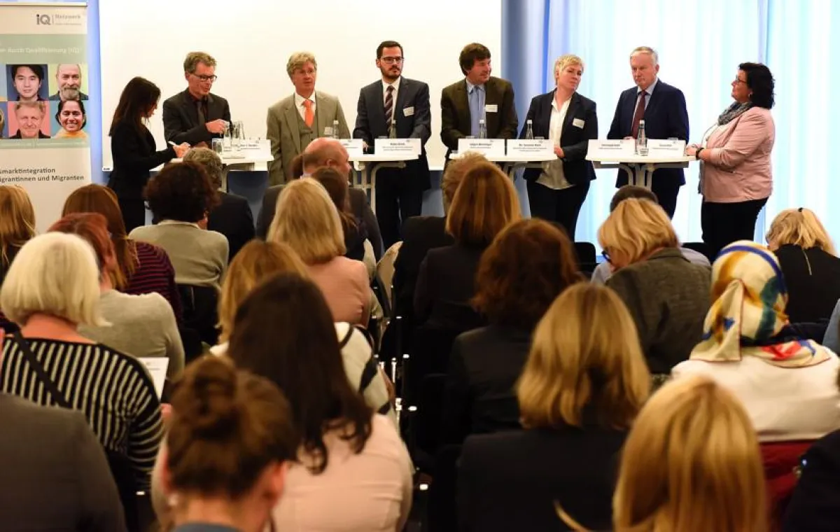 Austausch über Erfolge und Herausforderungen bei der Podiumsrunde