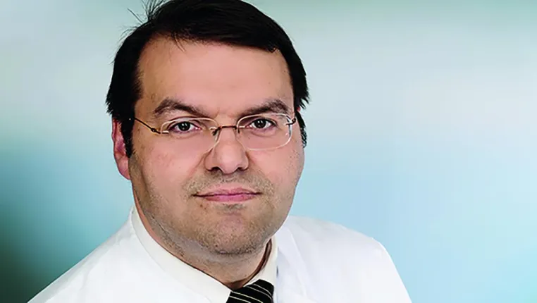 Bild: PD Dr. Konstantinos Kafchitsas: Die erste Adresse für die Behandlung von Skoliosen bei Kindern