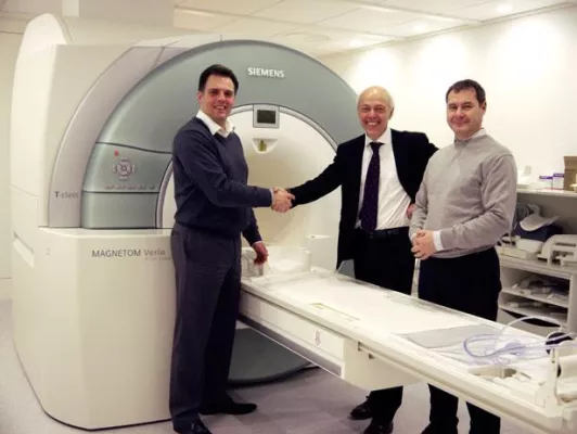 Neuer 3 Tesla Hochfeld-MRT in Sankt Augustin Kooperation der Beta Klinik Bonn und der Asklepios Kinderklinik Bild: Neuer 3 Tesla Hochfeld-MRT in Sankt Augustin Kooperation der Beta Klinik Bonn und der Asklepios Kinderklinik